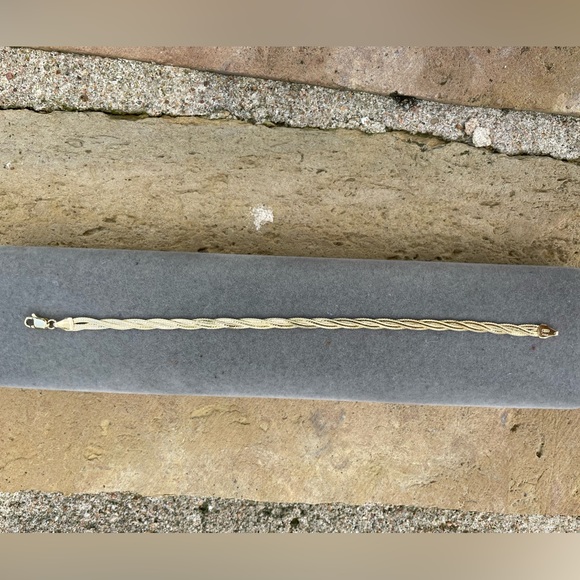 14k Solid Gold Bracelet with a Twist/Braid Herringbone Chain - Picture 6 of 10